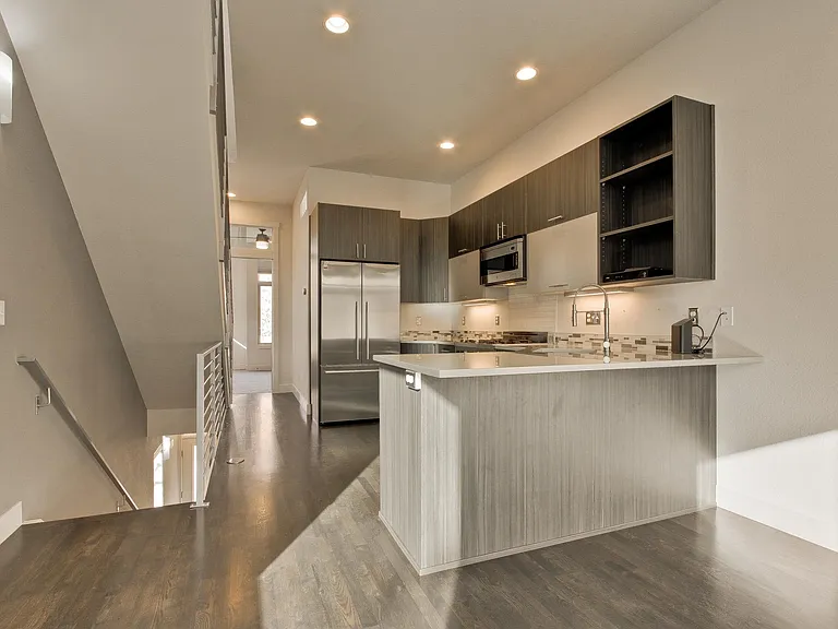 1036 W 37th Ave — Photo 15
