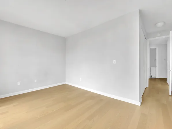 303 East 43rd Street image 8 of 16