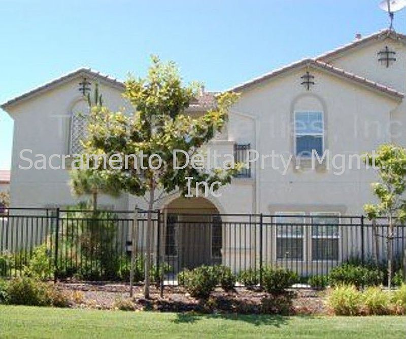1st image of 3301 N Park Dr Unit 1316