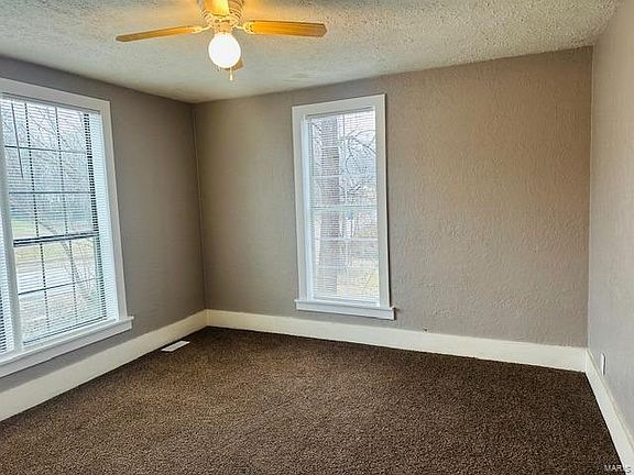 4th image of 834 Cherry St