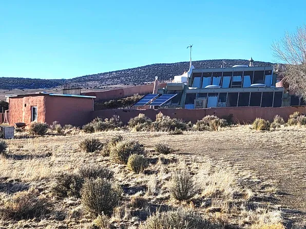 1 N Lemuria Rd, Tres Piedras, NM 87577