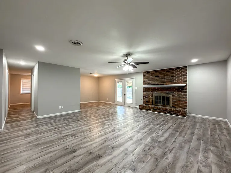 3309 S 53rd St — Photo 3
