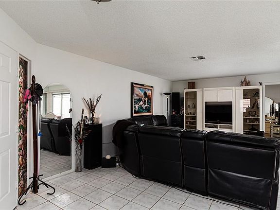 5th image of 543 Saint Tropez Cir NE