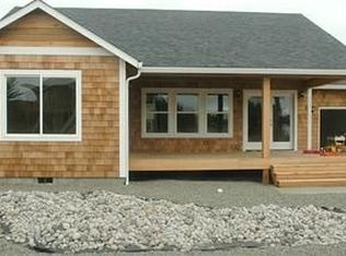 218 26th St NW #A, Long Beach, WA 98631