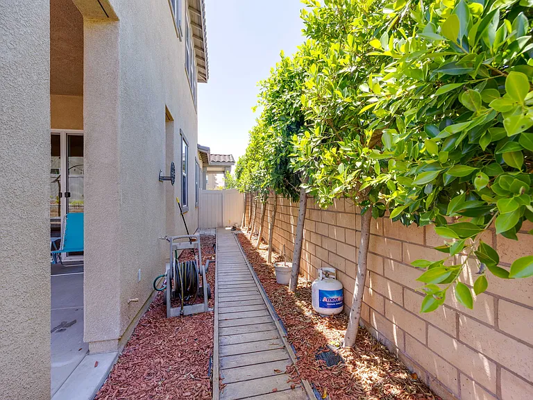 1805 Martinez Dr — Photo 45