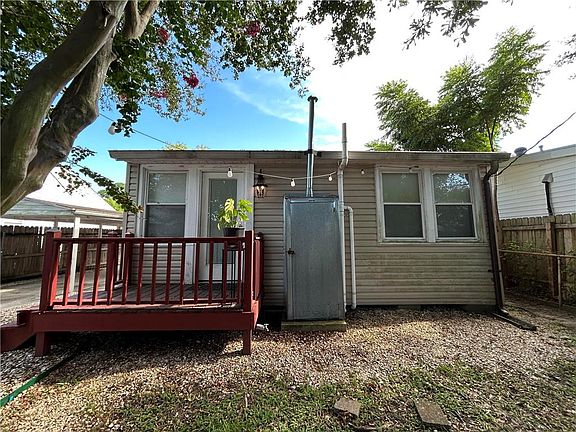 5th image of 28 Davis Blvd