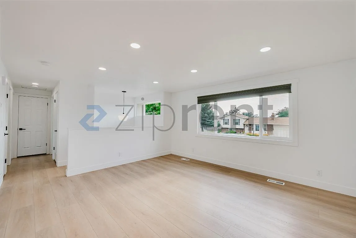 4 bed, 1905 sqft, $3,200 — Photo 4