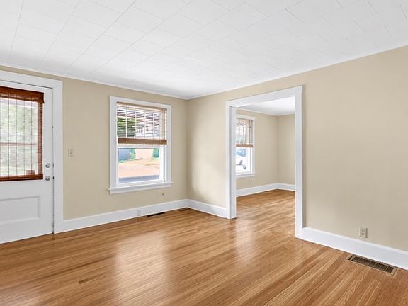 4th image of 2 Woodward Ave #2