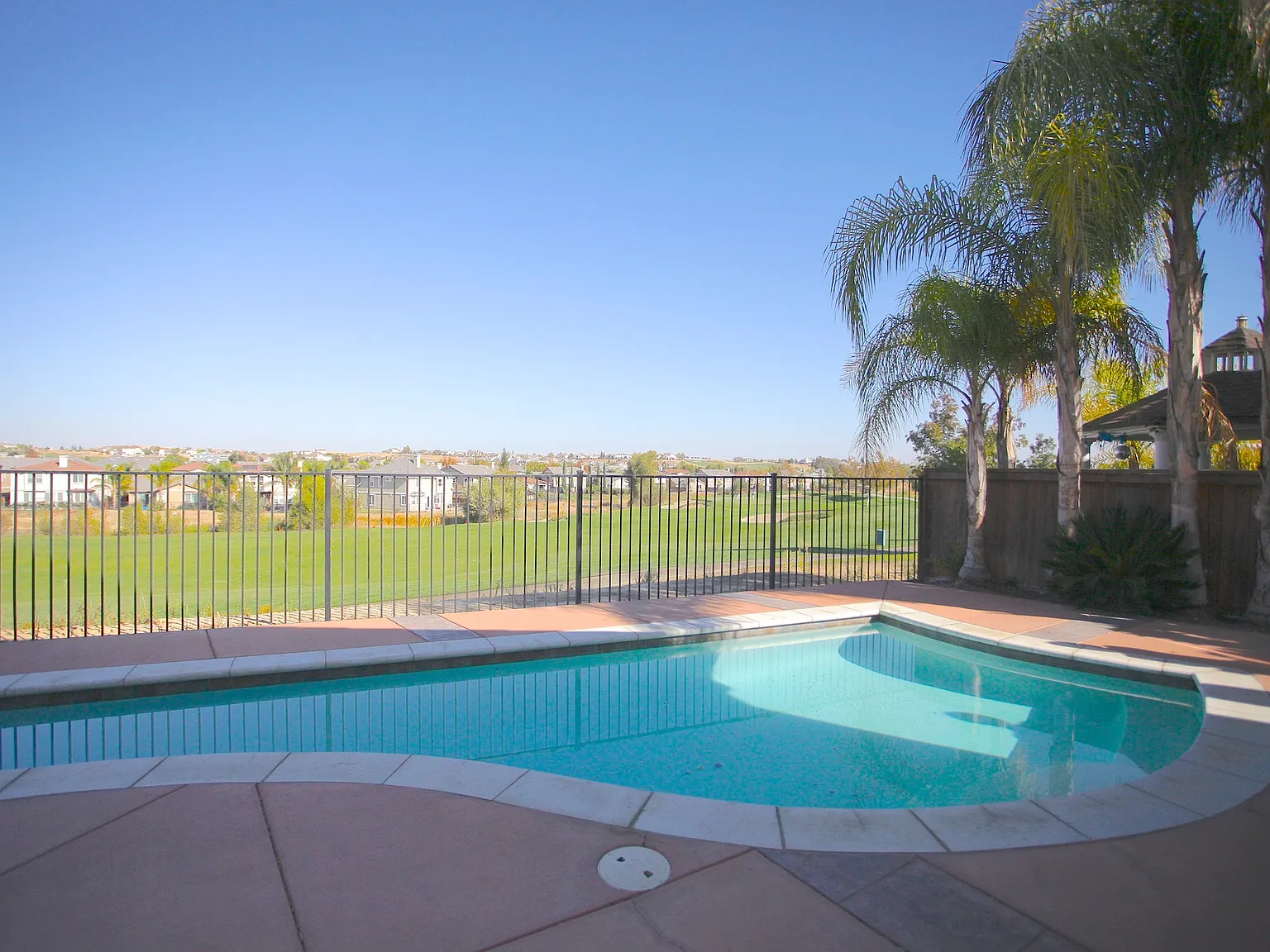4 bed, 2310 sqft, $3,650 — Photo 2