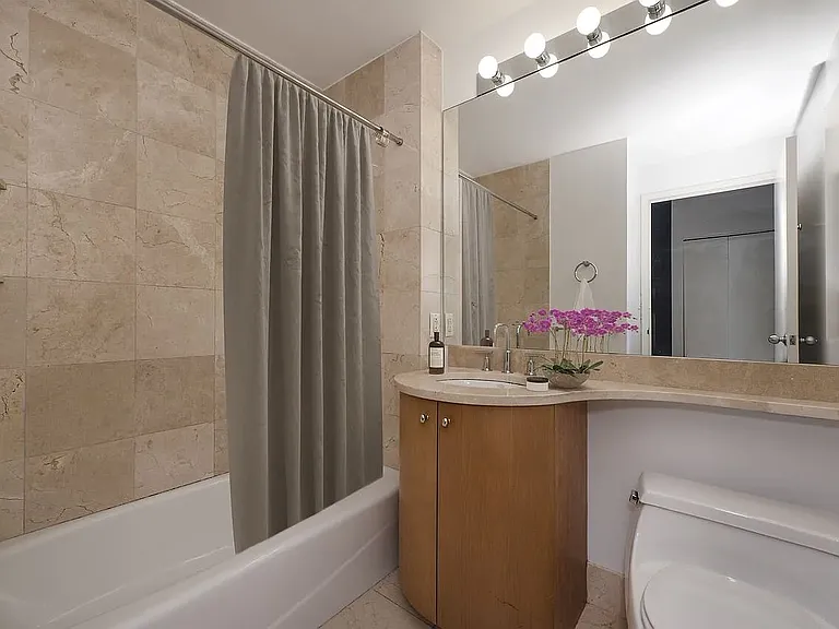 222 E 34th St #1505 — Photo 7