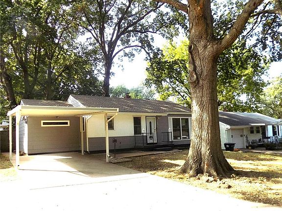 2nd image of 2924 S Hedges Ave