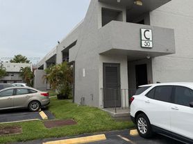30 NW 87th Ave, Miami, FL