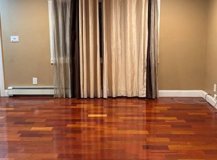 89 Cedar St, Hicksville, NY 11801