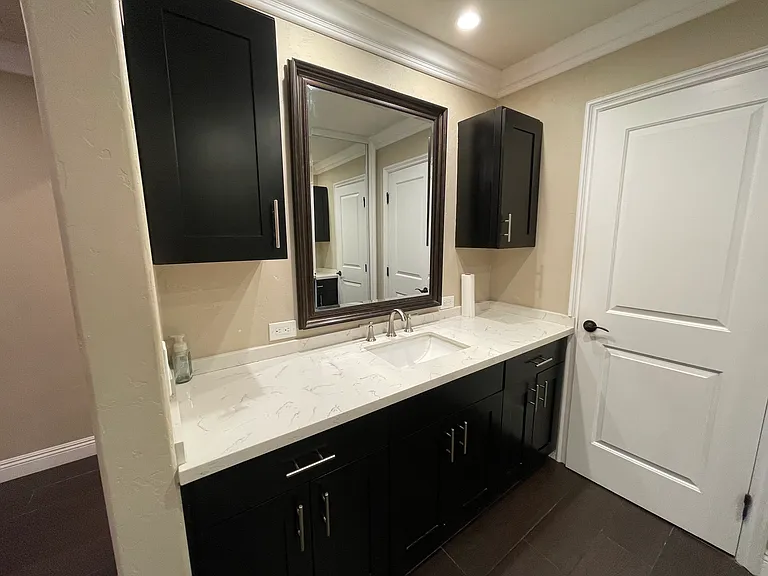 1024 Cabrillo Park Dr #D — Photo 9