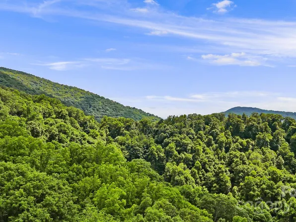 158 Sugar Cove Rd, Weaverville, NC 28787