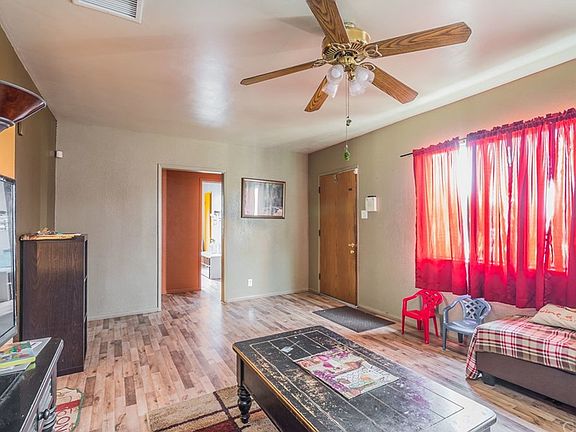 4th image of 719 E Deodar St