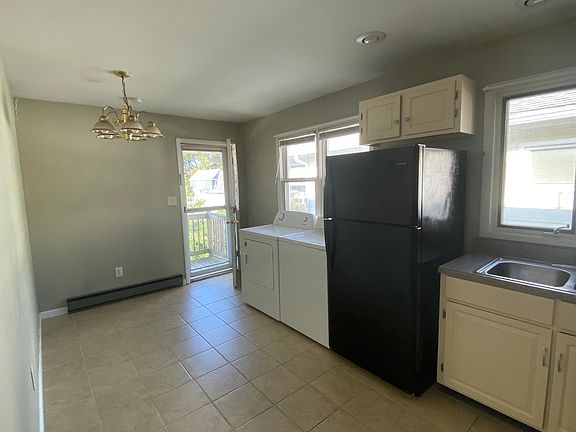 2nd image of 47 Twiller St APT 2