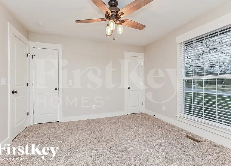 208 Beech Dr — Photo 8