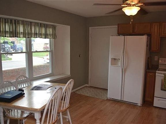 3rd image of 6440 Prairie Creek Ct