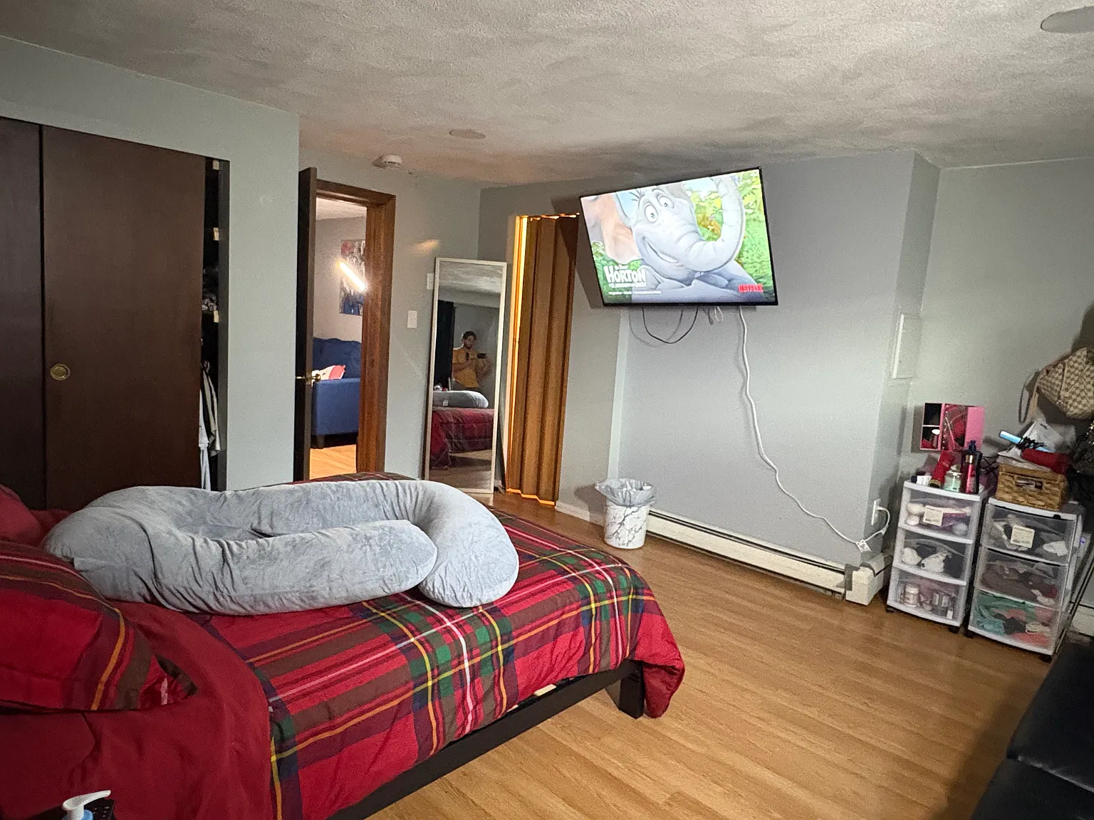 2 bed, 1.0 bath, 966 sqft, $2,350 — Photo 3
