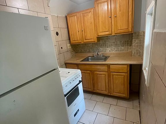5th image of 155 Chambers St APT 1