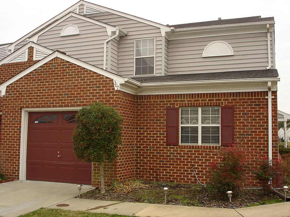 Front View of 307 Kingston Court
