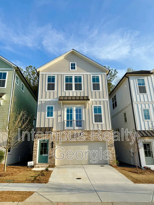 4 bed, 3.5 bath, 2025 sqft, $4,500 — Photo 1