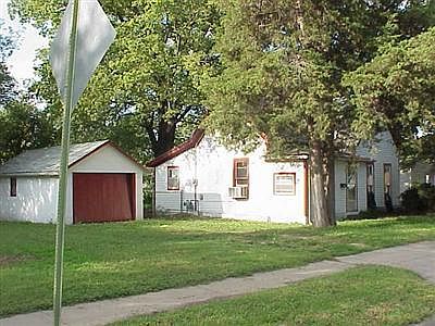 1st image of 903 W 1st St
