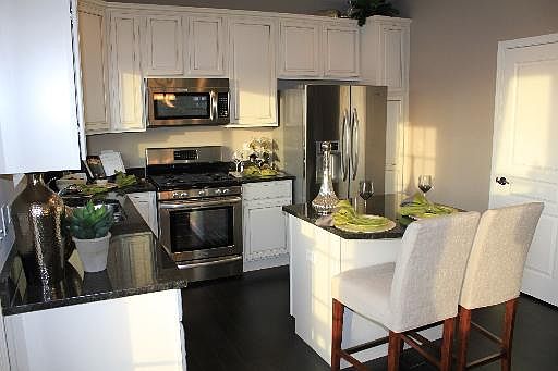 5th image of 917 E Hamlin Ln #7-3