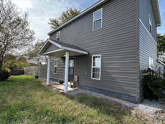 3rd image of 6059 White Walnut Rd