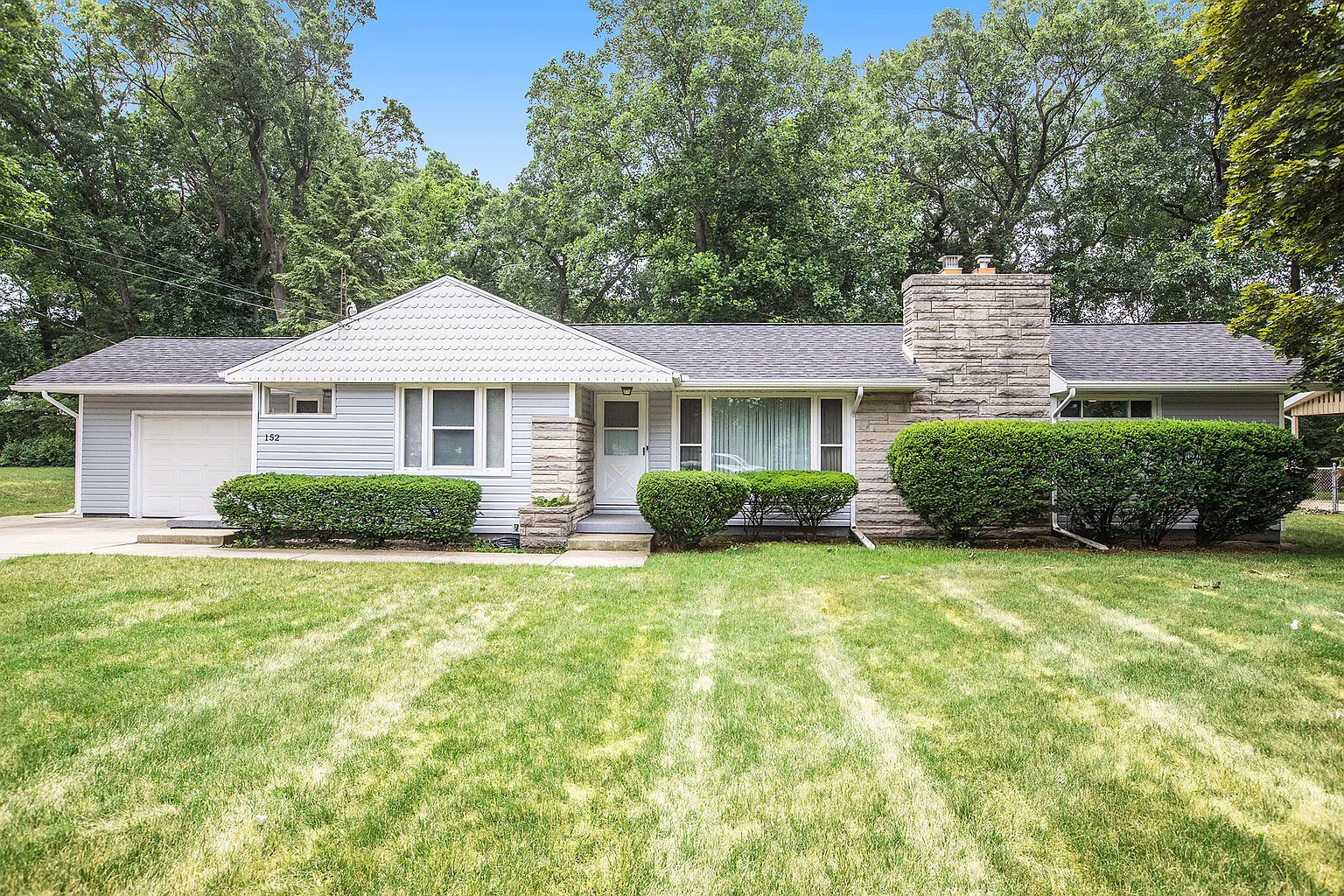 152 Pleasantview Dr photo 1