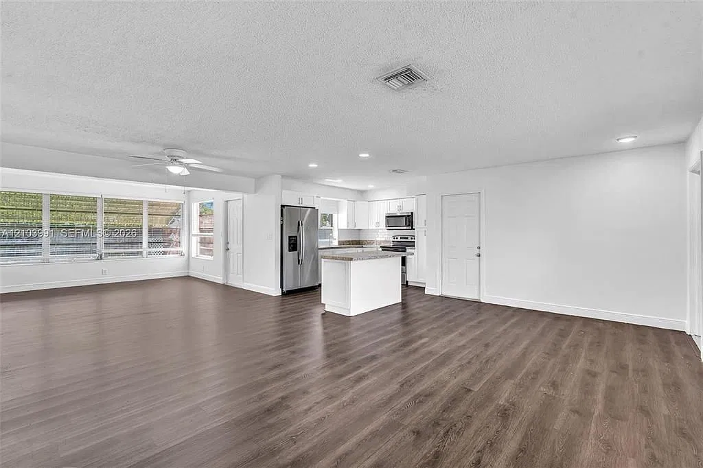 2 bed, 1.0 bath, 1172 sqft, $2,995 — Photo 3