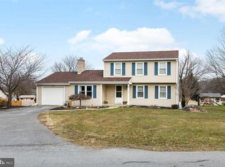 579 Crosswinds Dr, Lititz, PA 17543