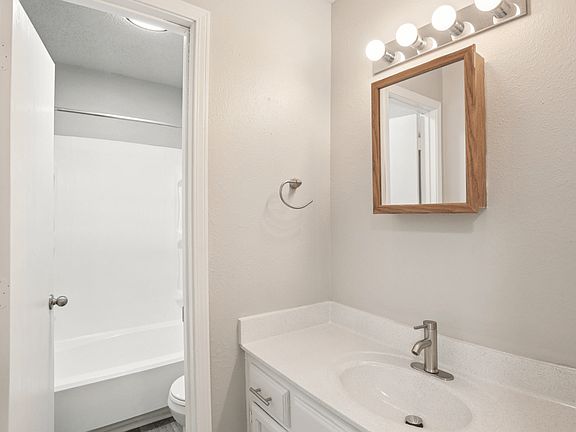 3rd image of 11814 Newton Ave
