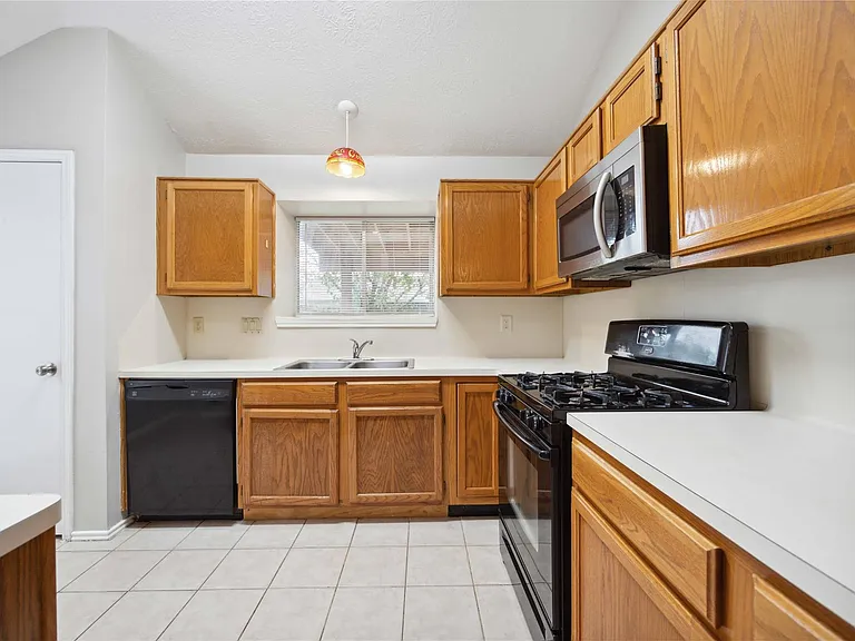 20323 Pinefield Ln — Photo 10