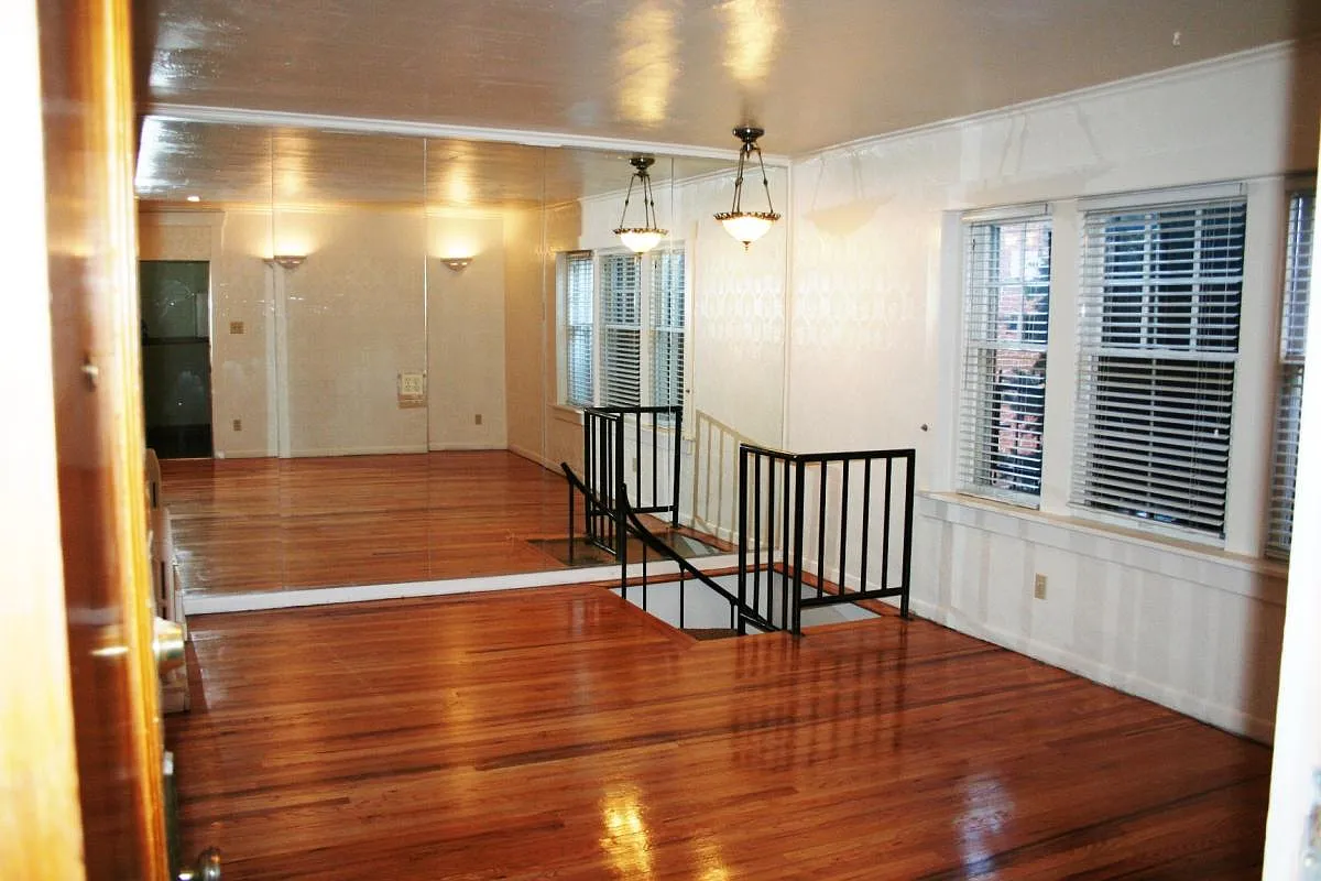Upstairs Living - 720 E 12th Ave #3