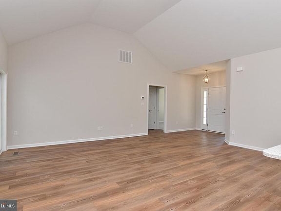 4th image of 14 Backwater Ct
