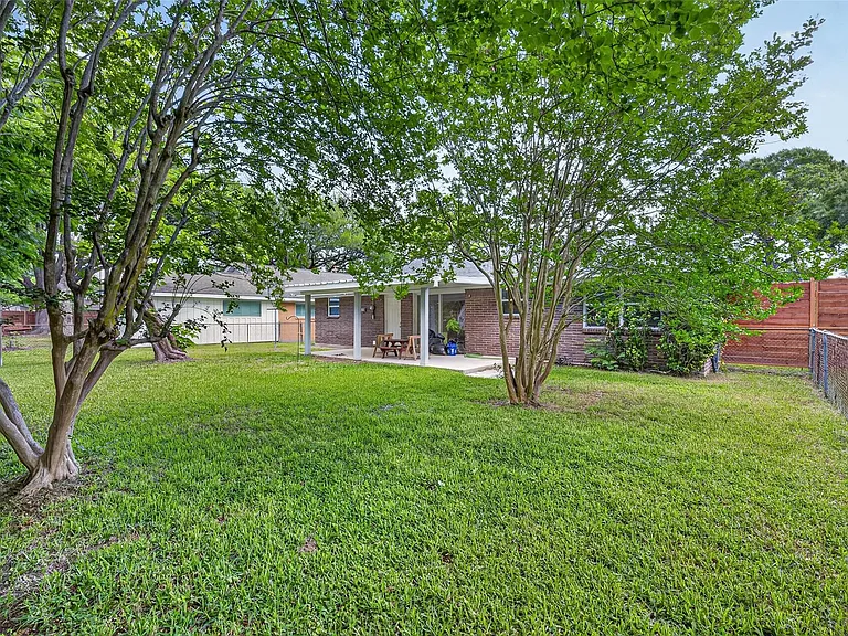 11226 Huggins Dr — Photo 38