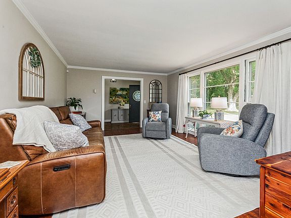2nd image of 2559 Lakeland Dr