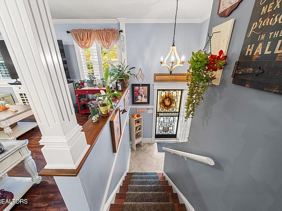 4th image of 9129 Carlton Cir