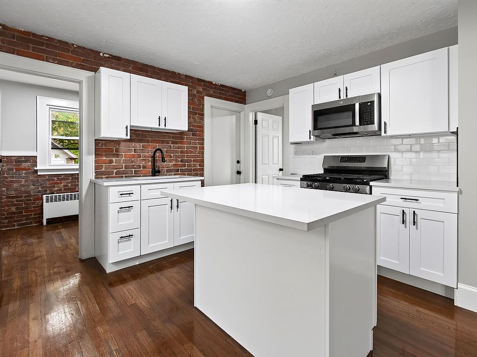 1st image of 32 Evans St Floor 1