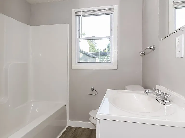 943837_029_bathroom_13184484.jpg
