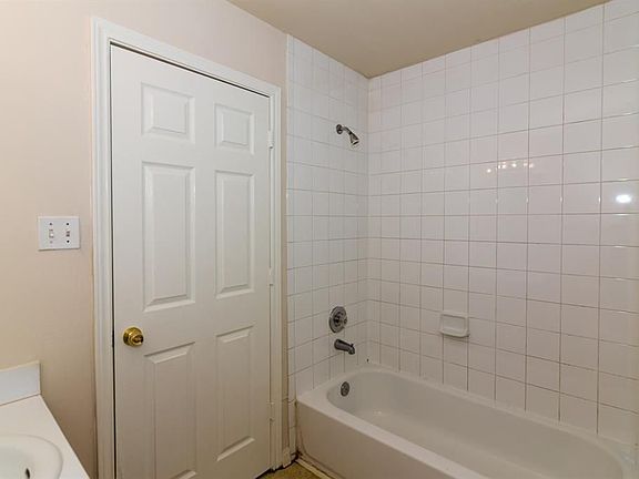5th image of 11911 Chetman Dr APT B