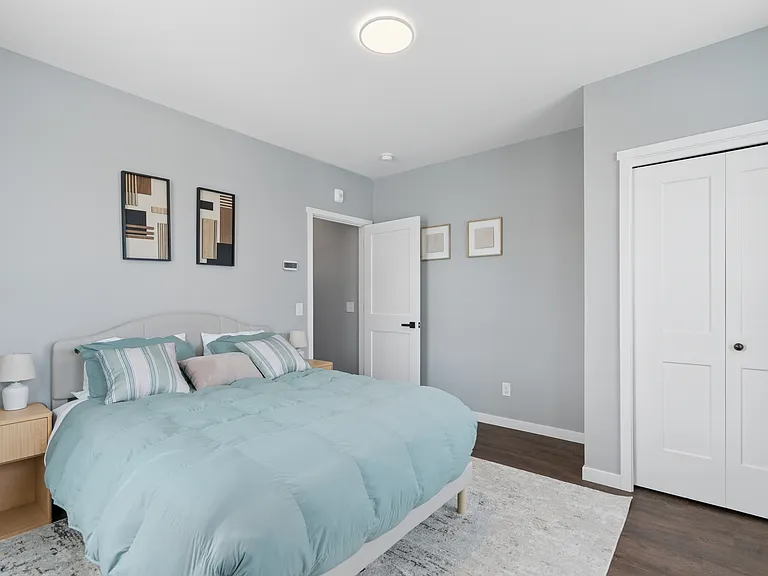 2432 Chicago Ave #403 — Photo 11