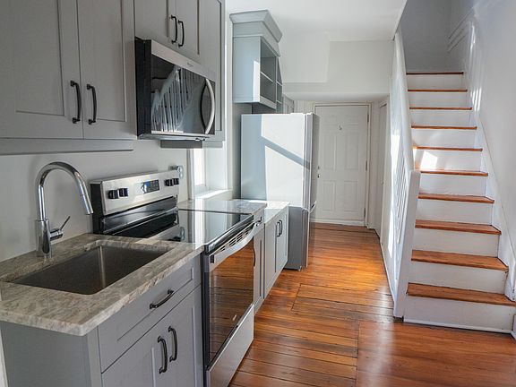 4th image of 2608 E Marshall St