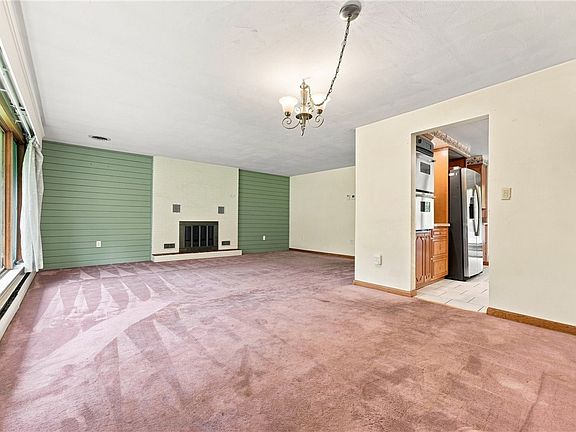 4th image of 460 Collier Rd