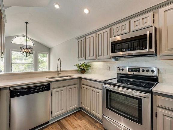 3rd image of 5571 Canada Ct