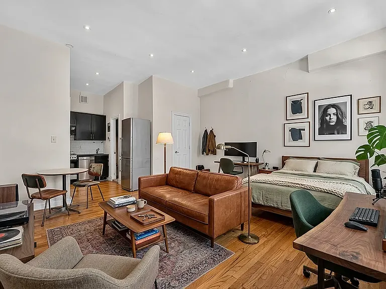228 E 84th St #1R — Photo 3