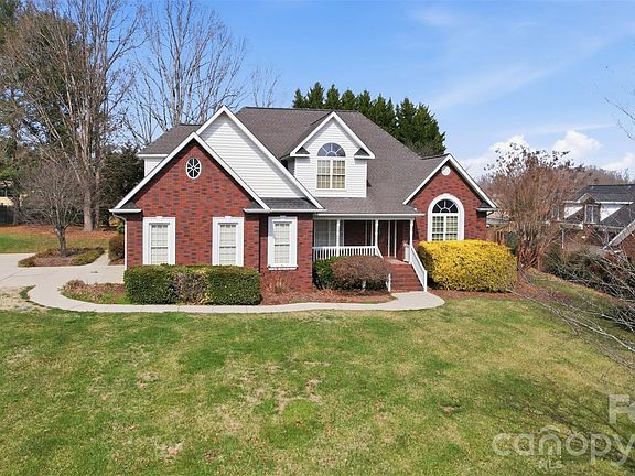 5th image of 2488 Birdie Ln NE