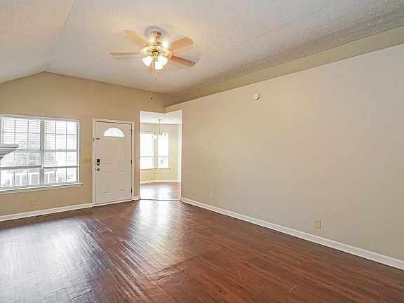 3rd image of 4020 Calumet Dr
